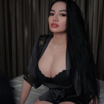 Hire call girl in DLF Mall Noida